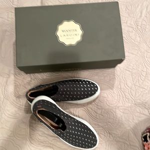 Greats size 7 blue and white